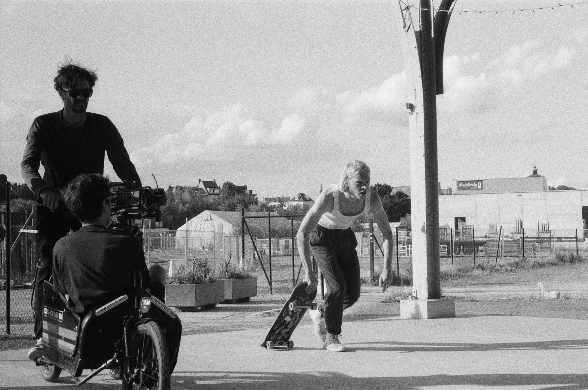 Kinoskate II - Skate & danse. Hyppolit s'apprête à rouler